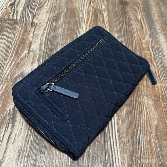 Vera Bradley RFID Turnlock Wallet in Classic Navy. NWT. - Picture 5 of 11